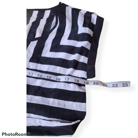 Nwt Short sleeve top - Picture 3 of 6